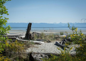 Windslow Guest Suite at Kye Bay Comox